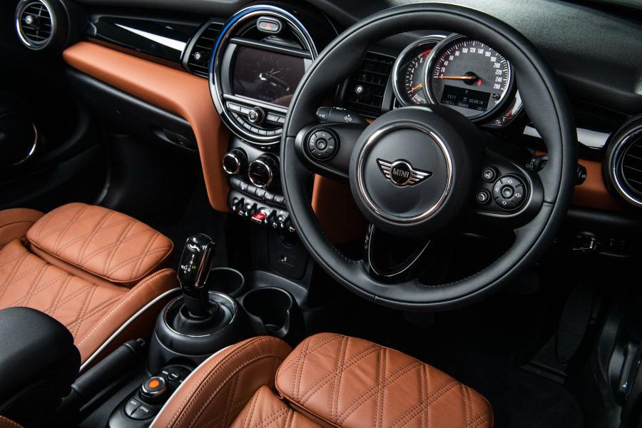 Панель приборов Mini Cooper Cabrio (F57) 2018 года  (SG) (фото 14 из 15)